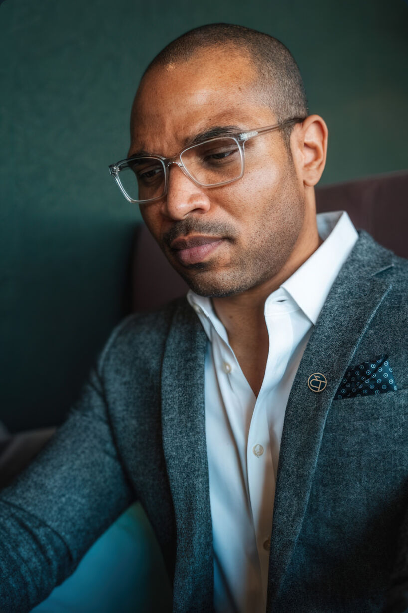 VIK Amperesand Pin 0720 V1