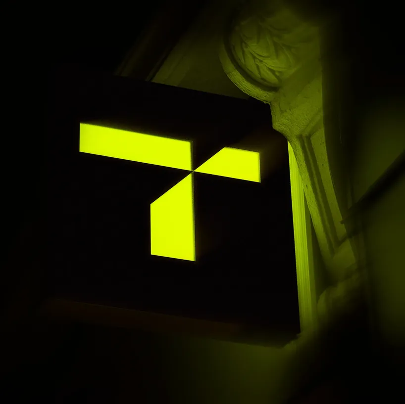 VIK Tera DAR Sign 0618 V5 Square